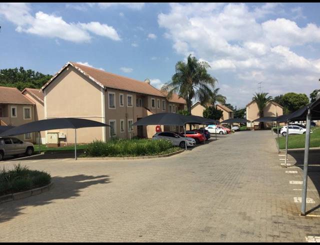 2 BEDROOM TOWNHOUSE FOR SALE IN KEW